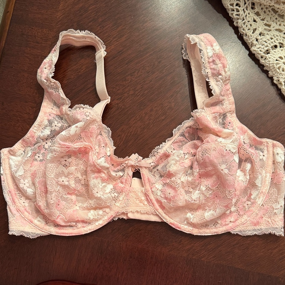 Lace Underwire Bra in Pink